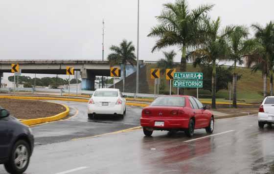 Distribuidor vial aeropuerto en Tampico (Especial)