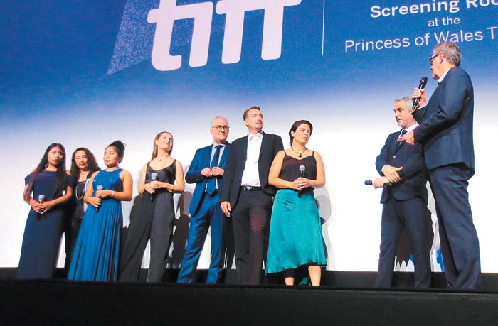 El elenco agradeció las muestras de apoyo y la generosidad de los asistentes.