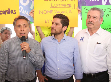 En términos futboleros, Negrete calificó como un "penalti" inexistente contra Felipe de Jesús Cantú y Pedro Garza. (Foto: Raúl Palacios).