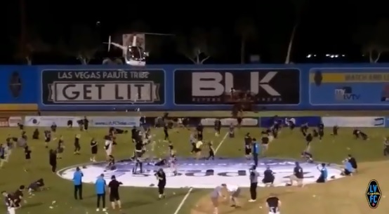 Las Vegas FC Lights y su lluvia de dinero en un helicóptero (Twitter @lvlightsfc_es)