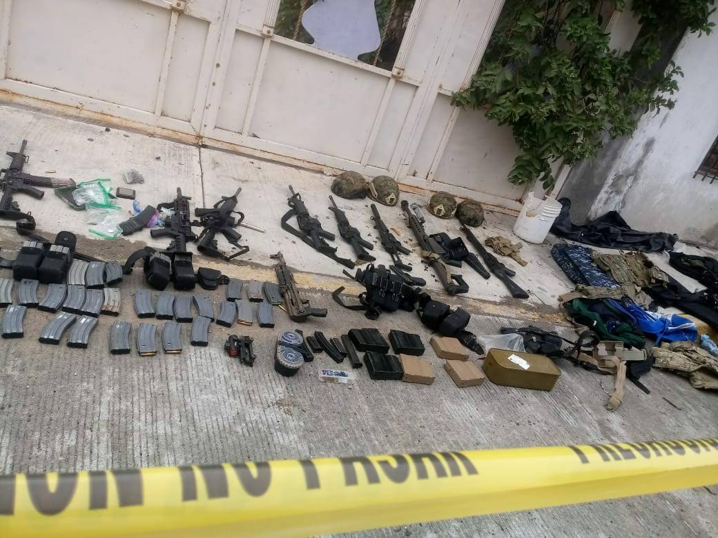 Arsenal asegurado tras la balacera en Nuevo Laredo.