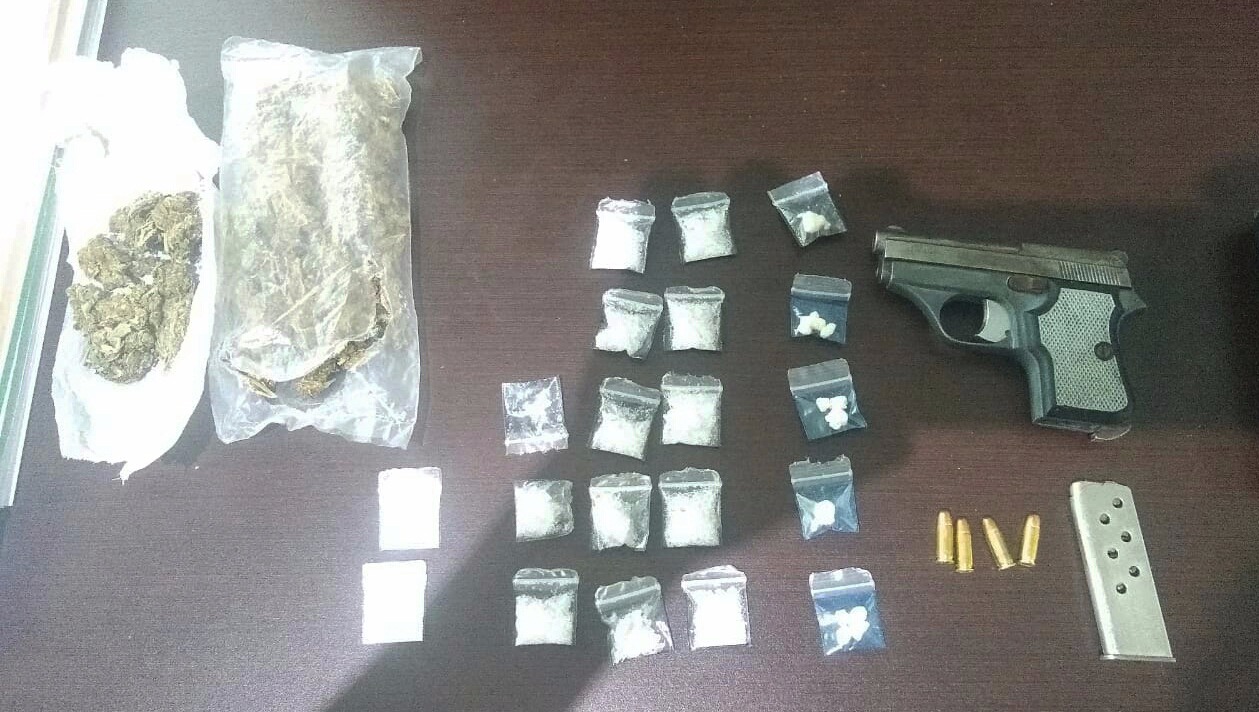 Aseguraron también 21 dosis de probable droga sintética conocida como cristal. (Cortesía)