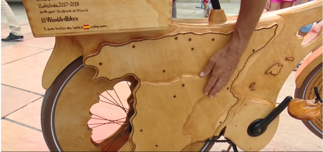Bicicleta de madera que ha recorrido todos los grandes Tours (Especial)