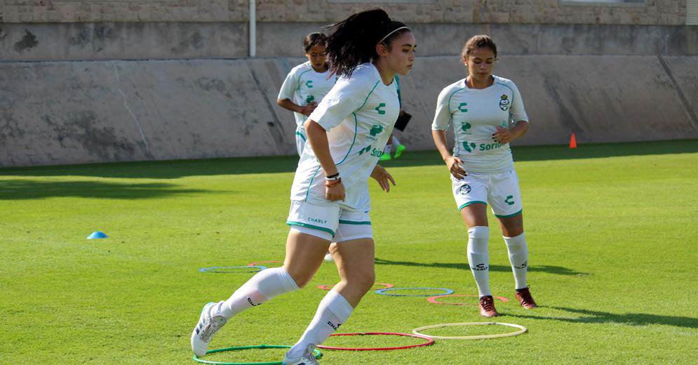 Defensora santista Ana Paula Gutiérrez. (Cortesía)
