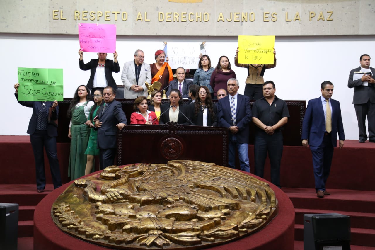 Diputados de Morena y PRI en disputa. (Jorge Sánchez)