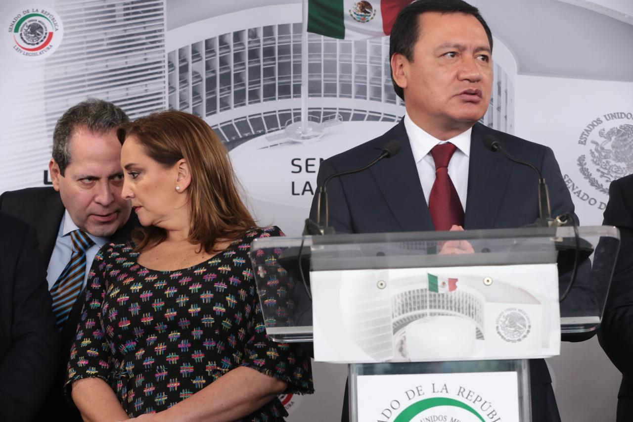 Eruviel Ávila, Claudia Ruíz Massieu y Miguel Ángel Osorio Chong durante conferencia de prensa en el Senado: Jesús Quintanar