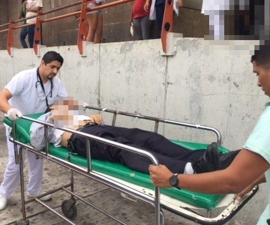 Los heridos fueron trasladados a un nosocomio luego de agresión entre civiles armados y fuerzas federales (Cortesía)