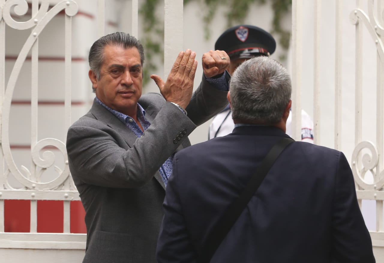 Jaime Rodríguez, El Bronco, de Nuevo León, llega a la casa de transición/Javier Ríos.
