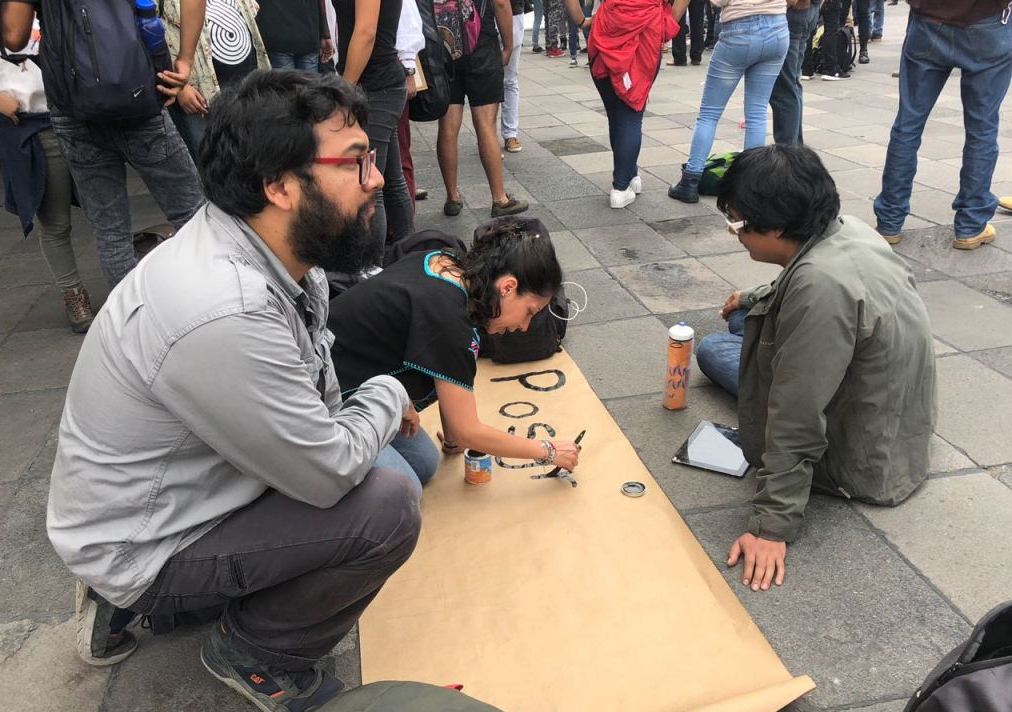 Estudiantes de la ENAH pidieron dialogar con la directora del Instituto de Antropología, para analizar el pliego petitorio. (Abraham Reza)