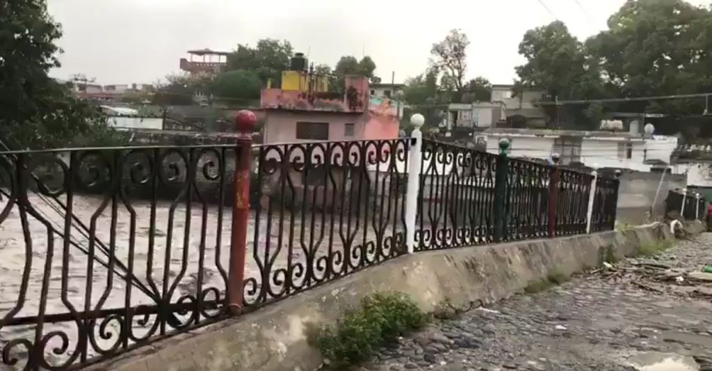 El nivel de agua del río Nexapa, en Izúcar de Matamoros ha comenzado a disminuir. (@PC_Estatal)