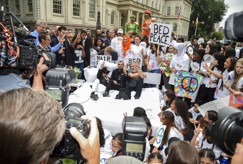 Yoko Ono, Ringo Starr y Jeff Bridges  en Nueva York (Foto: AP)