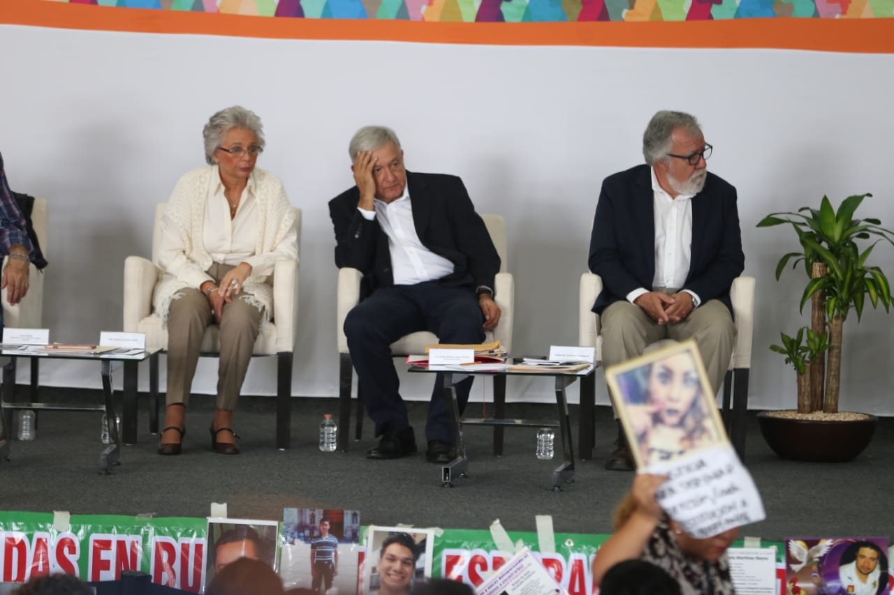 Cuídate de los 'chapulines', le dicen a AMLO en el segundo Diálogo por la Paz, la Justicia y la Dignidad/Javier Ríos.