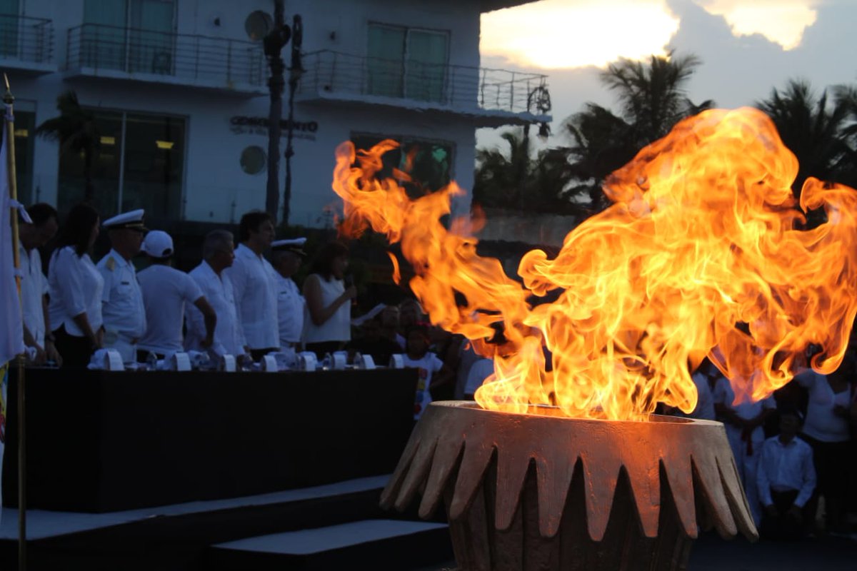 La antorcha olímpica llegó a Veracruz (@SEMAR_mx)