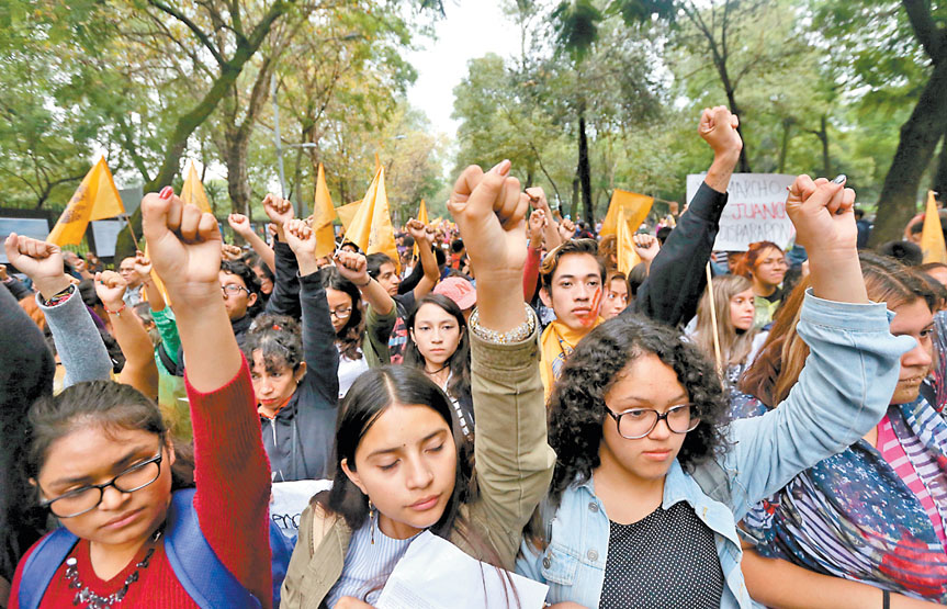 Las mujeres también hicieron reclamos por los feminicidios. (Nelly Salas)