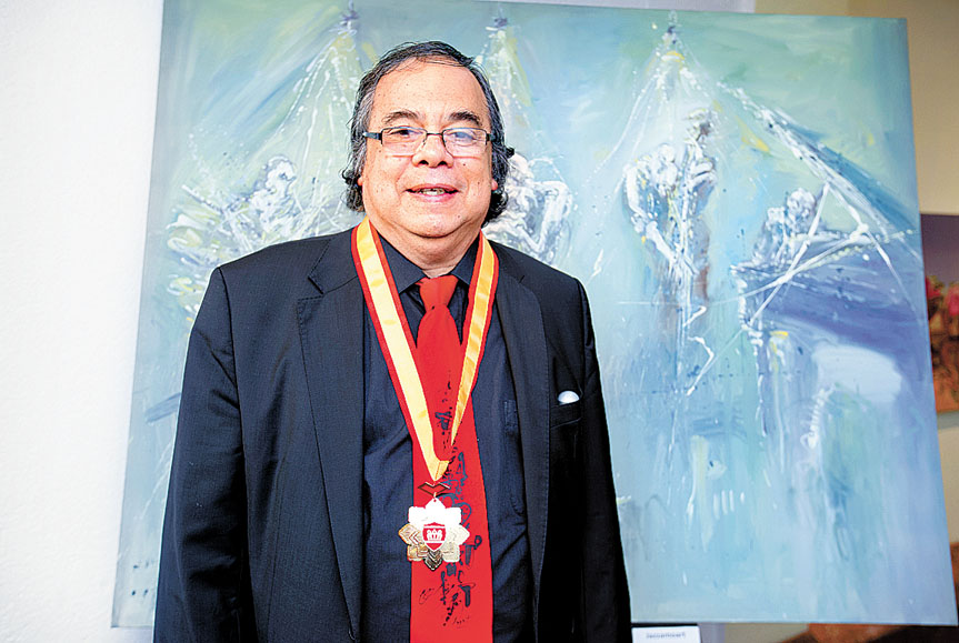 El artista plástico Jazzamoart después de la ceremonia de premiación. (Omar Franco)