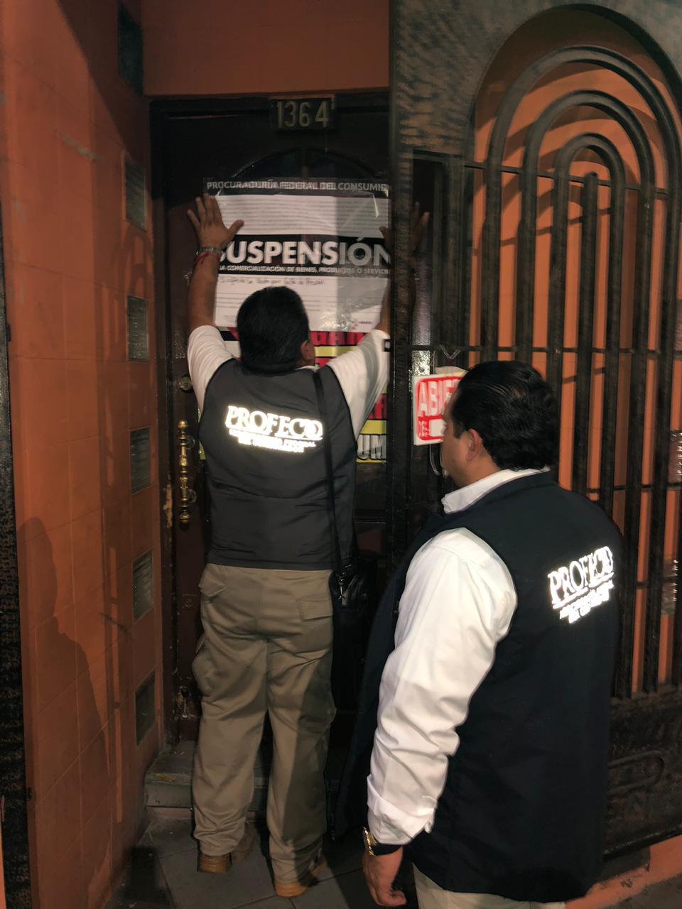 Durante el operativo se colocaron sellos de suspensión en dos de los negocios recorridos. (Especial)