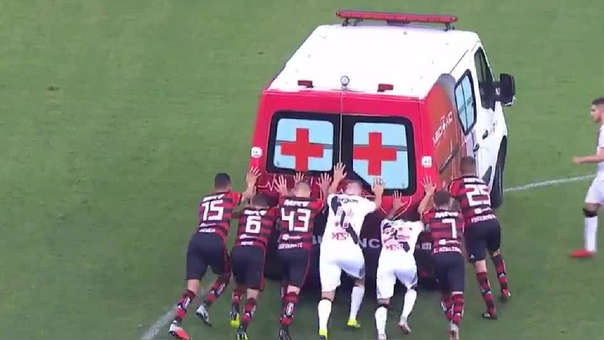 Una ambulancia se descompuso a mitad del juego Vasco de Gama vs. Flamengo (Especial)