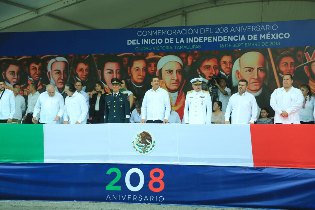 El Gobernador Francisco García Cabeza de Vaca presencio el desfile conmemorativo del 208 Aniversario de la Independencia Nacional en Ciudad Victoria, 