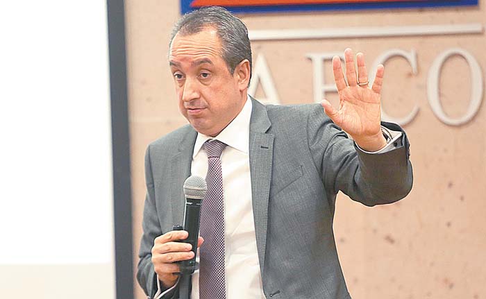 Carlos Garza dijo que la tenencia habría dejado 3 mil mdp.