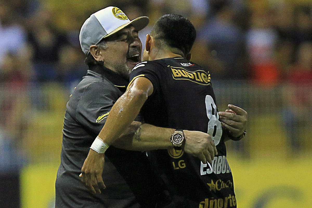 Diego Armando Maradona quedó satisfecho con su debut como DT de Dorados (Imago7)