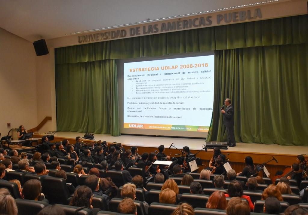 La UDLAP efectuó una reunión en el que tuvieron como invitados a representantes de 51 colegios, así como personal del Sistema Estatal DIF. (Especial)