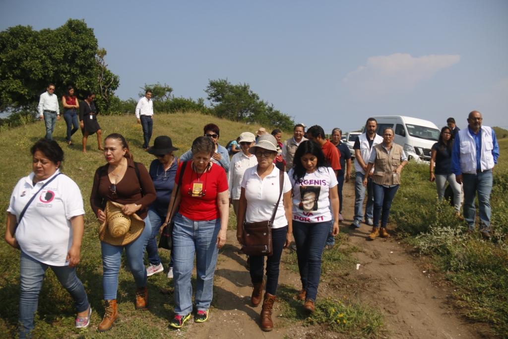 Las autoridades dejaron ingresar a los colectivos, tras la insistencia. (Isabel Zamudio)