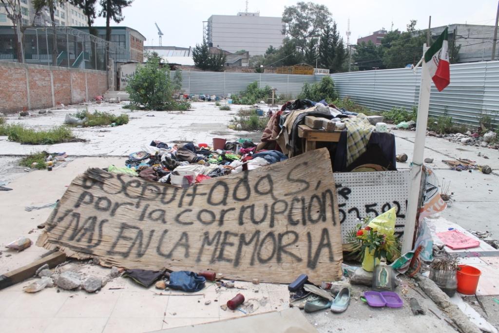 Deudos y activistas exigen justicia para las víctimas fallecidas en el derrumbe dle edificio. (Emma Blancas)