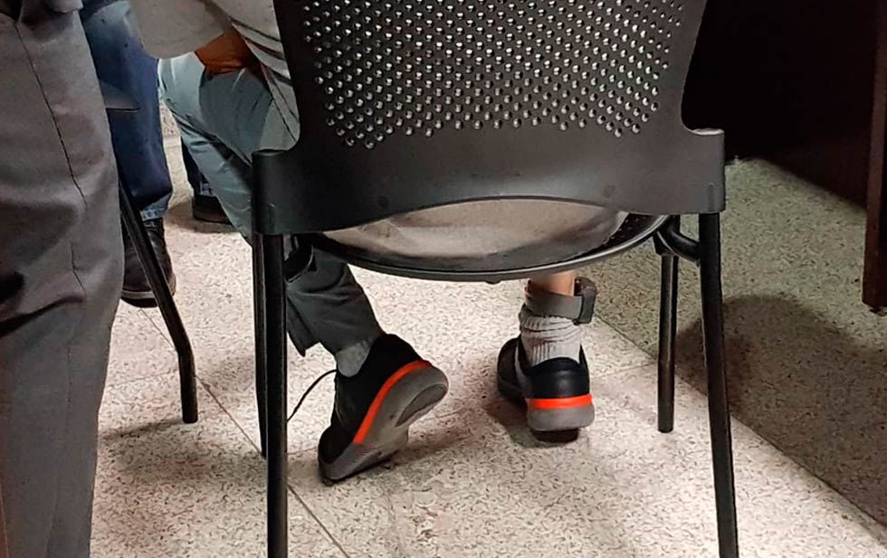 El dispositivo le fue colocado durante una audiencia. (Especial)