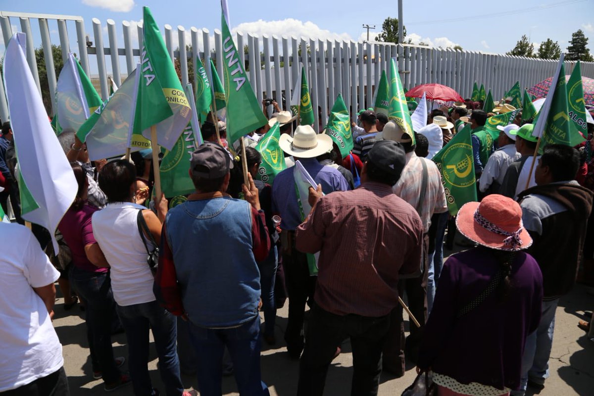 Los manifestantes fueron recibidos por diputados de Morena. (Jorge Sánchez)