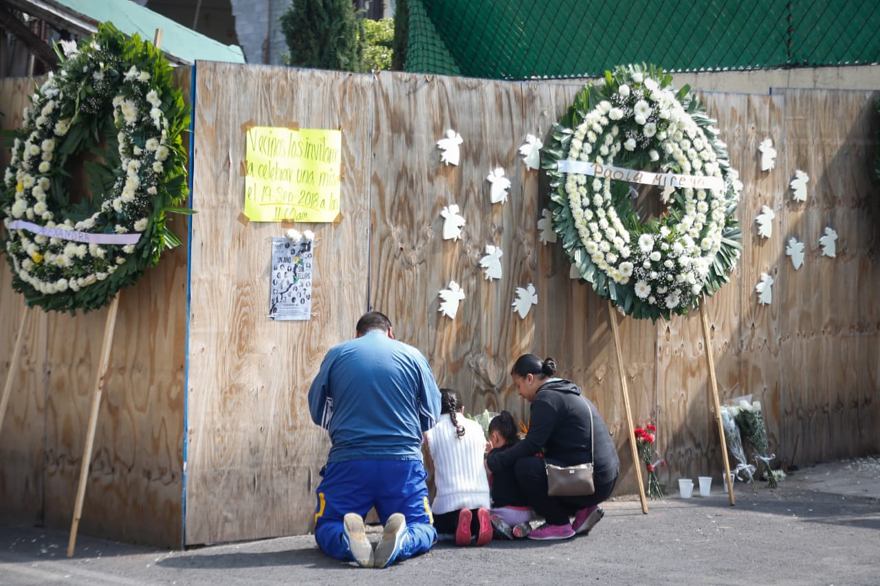 A un año del sismo, los vecinos y deudos de las víctimas recordaron a las 37 personas fallecidas en el Colegio Rébsamen/Araceli López.