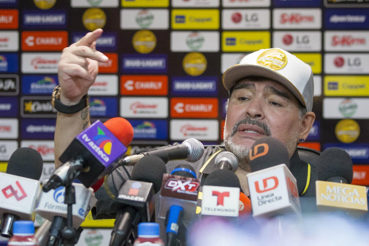 Diego Armando Maradona en conferencia de prensa con Dorados de Sinaloa (Mexsport)