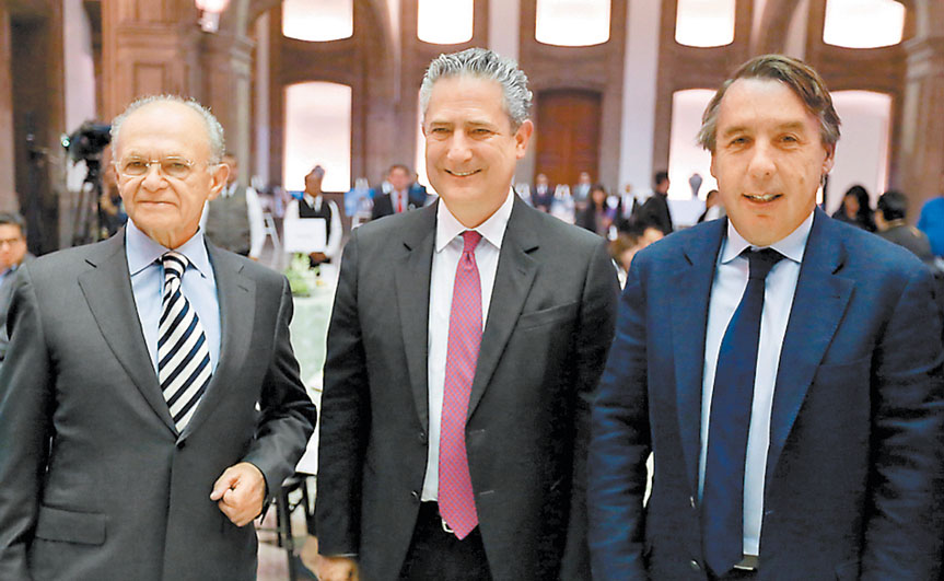 Los empresarios Alfredo Harp Helú, Ernesto Torres Cantú y Emilio Azcárraga Jean. (Octavio Hoyos)