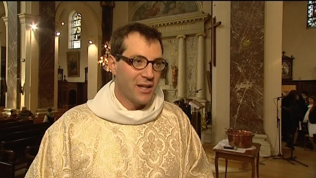 Jean-Baptiste Sèbe se ordenó como sacerdote en 2005 (F3 Normandie).