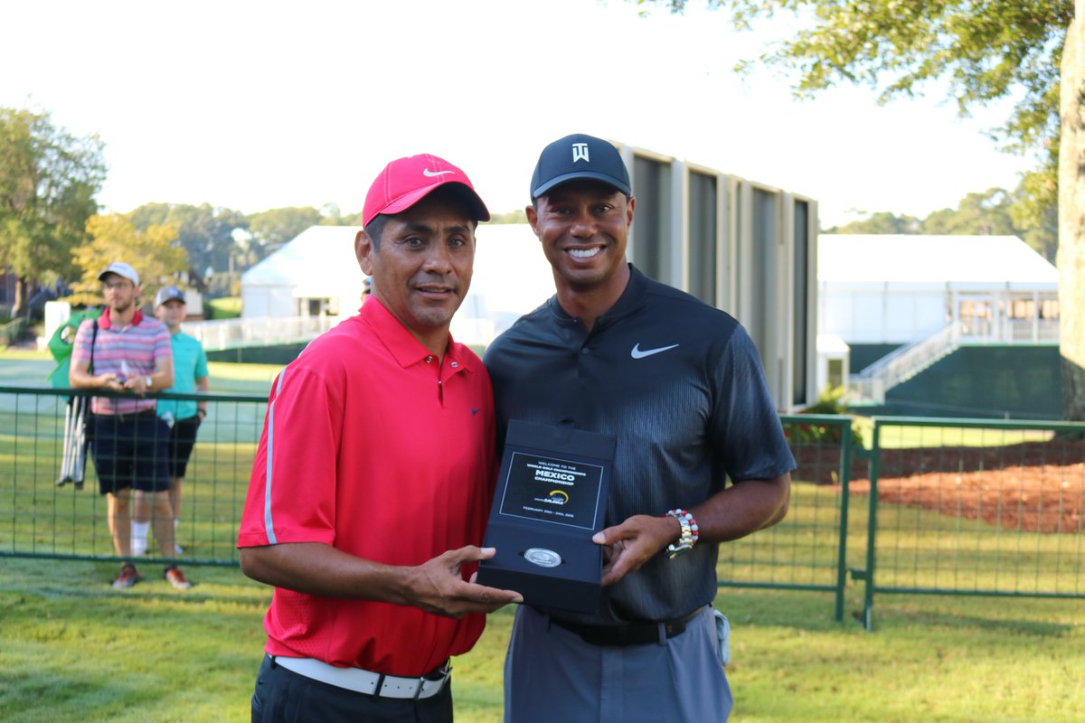 Jorge Campos y Tiger Woods (@WGC)