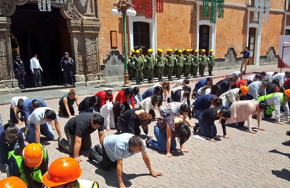 En Tlaxcala se implementó el simulacro de sismo en inmuebles públicos (Adolfo Tenahua)