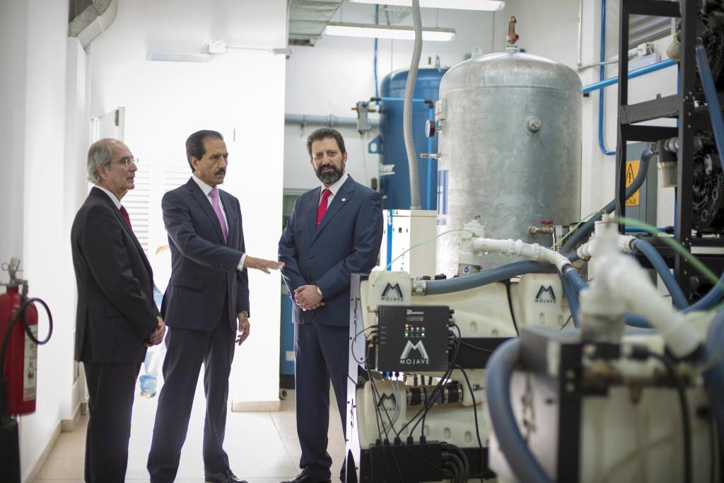 Alfonso Esparza Ortiz entrega cuarta etapa de remodelación de las clínicas de la Facultad de Estomatología (Especial)