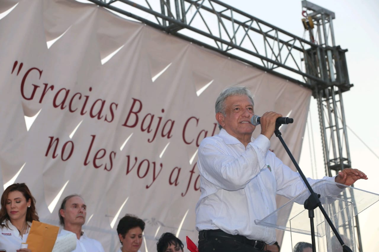 AMLO durante su gira por Mexicali, Baja California (Javier Ríos)