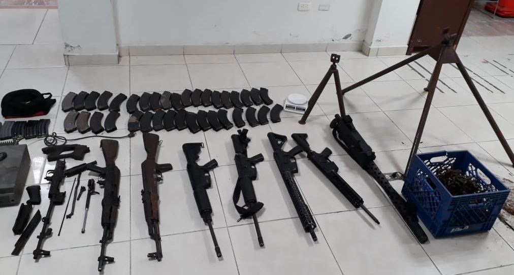 Aseguramiento de armas (Cortesía)