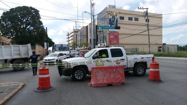 Cierran vialidad en Avenida Hidalgo.