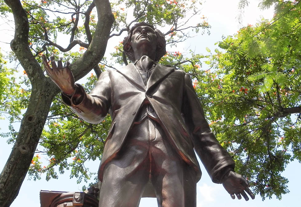 Escultura de Juan José Arreola en la Rotonda de los Jaliscienses Ilustres en Guadalajara (Cortesía)