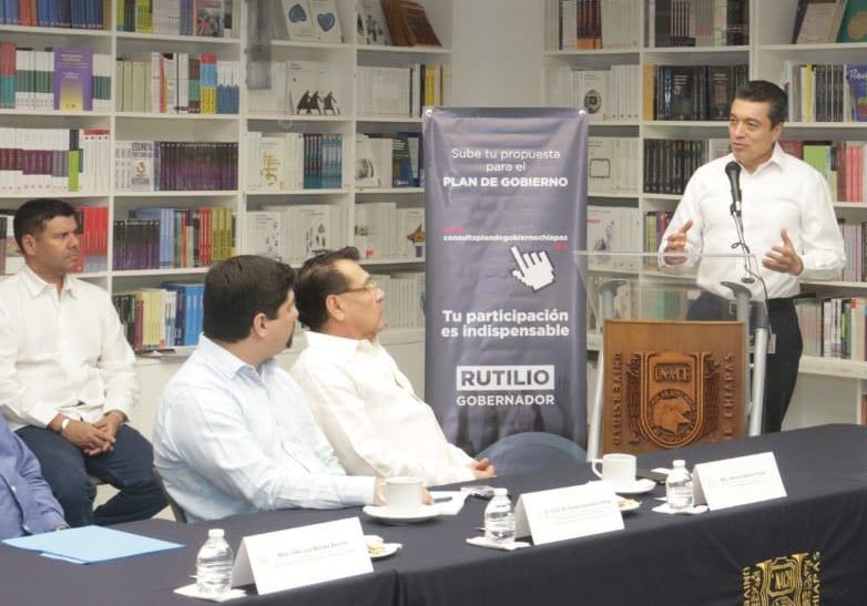 El gobernador inició el proyecto ante autoridades académicas. (Abraham Jiménez)