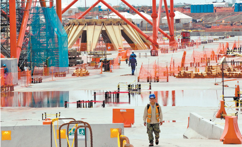 El grupo señala que, según una encuesta reciente, los ciudadanos aprueban el nuevo aeropuerto en Texcoco. (Araceli López)
