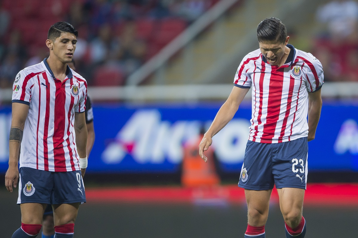 Alan Pulido y Jesús Godínez necesitan elevar su nivel para pelear su titularidad. (Mexsport)