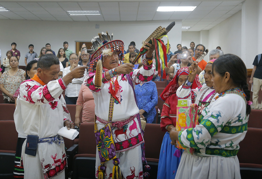 En el coloquio participaron 5 médicos tradicionales del sur del país. (Saúl González)