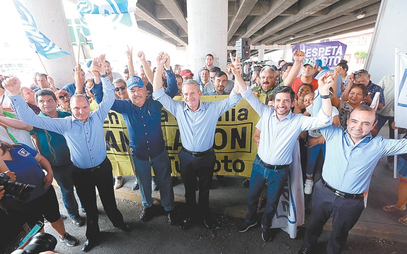 El dirigente nacional del partido acompañó a los ex candidatos locales.  (Foto: Leonel Rocha)