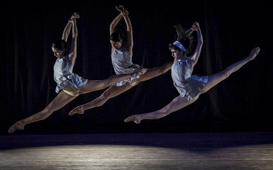 Escenas de la obra Marchas de duelo e ira de la coreógrafa Rosario Murillo. Foto Carlos Quezada