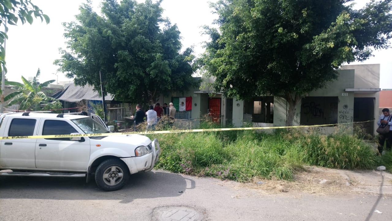Realizan labores periciales en la finca ubicada en el fraccionamiento Colinas del Roble (Víctor Ornelas)
