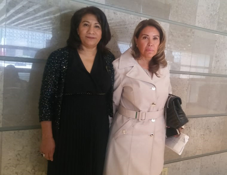 La abogada Lourdes Esquivel y Julia Alonso Carbajal.  (Eduardo González)
