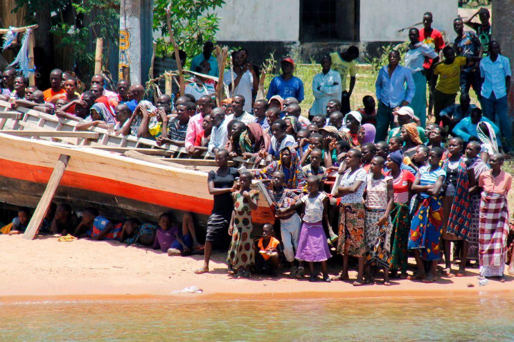 hasta el momento se sabe que el accidente fue provocado por la sobre ocupación del ferri. (AFP)