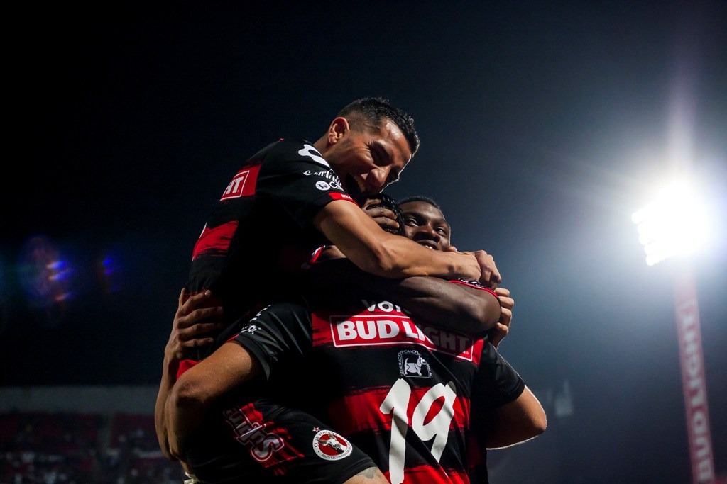 Jugadores de Xolos en festejo de gol (Imago7)